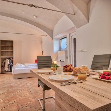 Apartment Pod Velbi Ljubljana Eksteriør billede