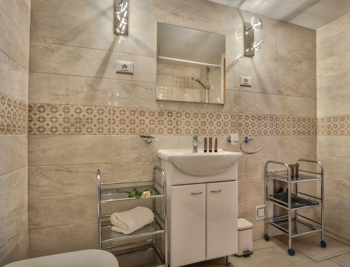 Apartment Pod Velbi Ljubljana Eksteriør billede