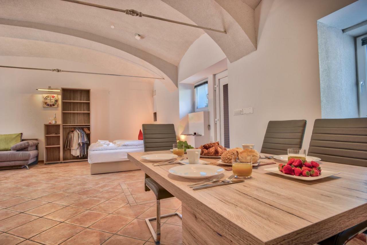 Apartment Pod Velbi Ljubljana Eksteriør billede