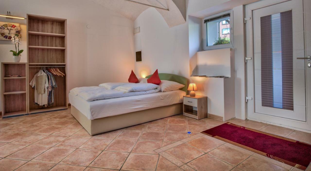 Apartment Pod Velbi Ljubljana Eksteriør billede