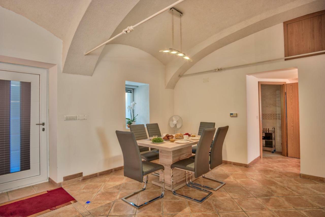 Apartment Pod Velbi Ljubljana Eksteriør billede